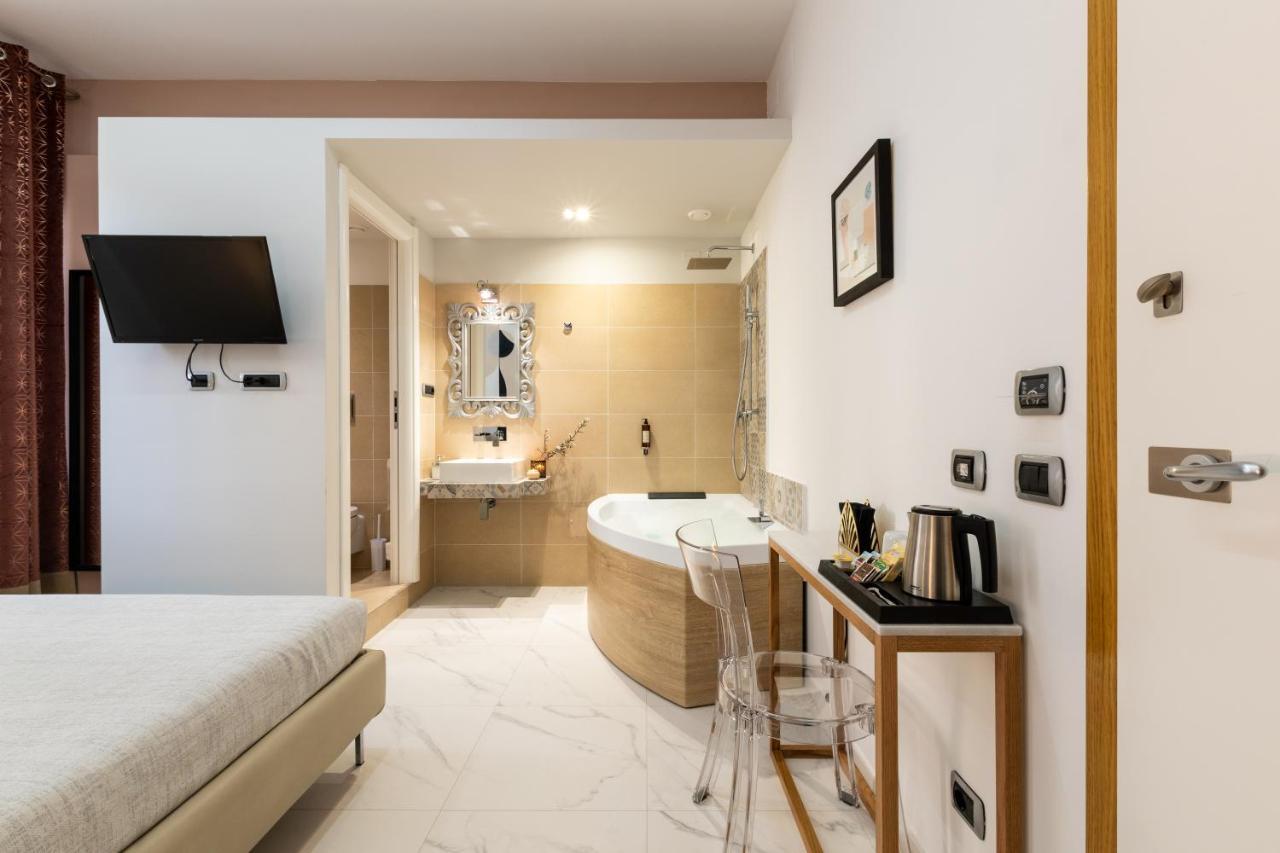 Lucenova Suite Guest-House カリアリ エクステリア 写真